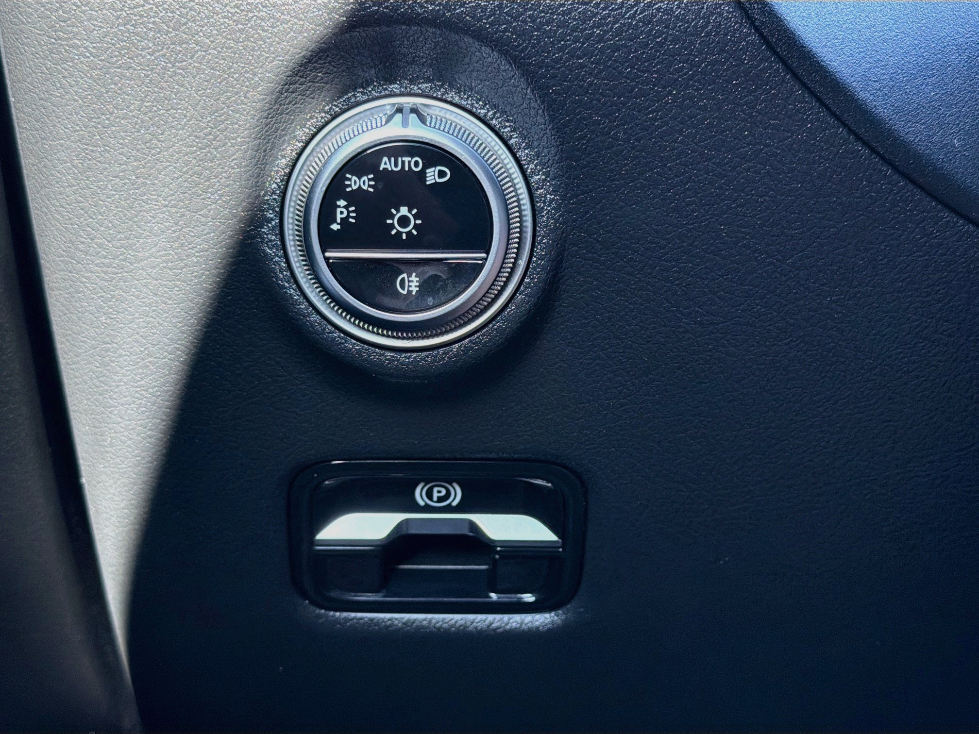 Used 2025 Mercedes-Benz C 300 4MATIC Sedan image 36