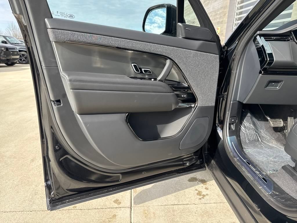 New 2025 Land Rover Range Rover Sport image 10