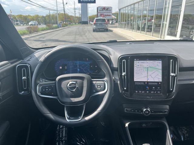 Certified 2025 Volvo XC40 B5 Plus AWD/4WD image 18