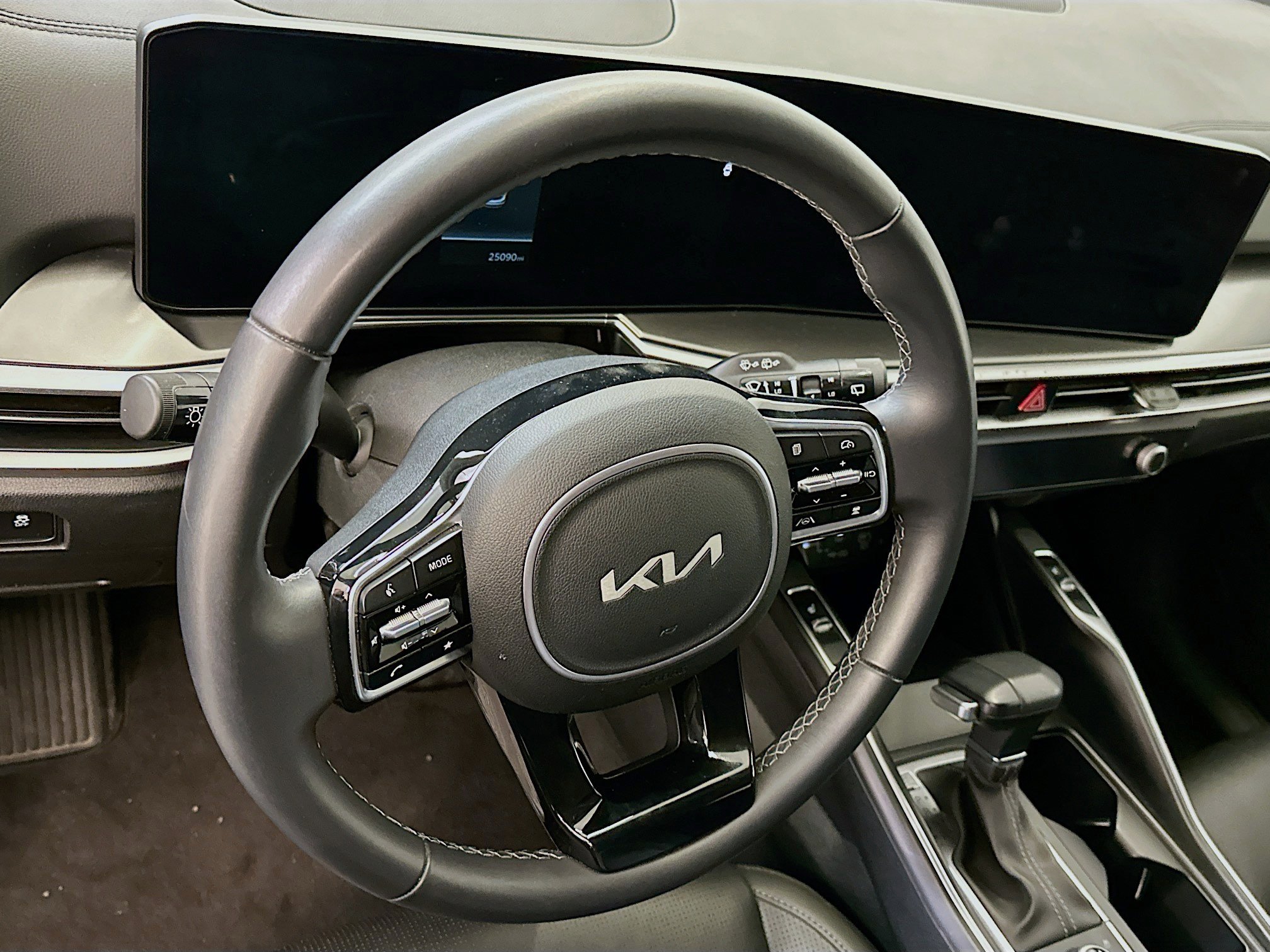 Used 2024 Kia Sorento S image 18