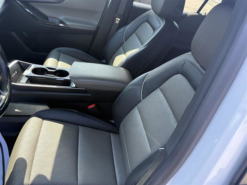 Used 2025 Chevrolet Equinox LT w/ Convenience Package II AWD/4WD image 7