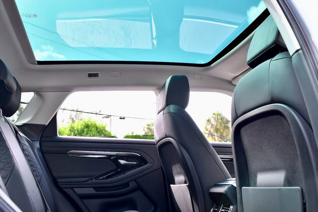 Used 2020 Land Rover Range Rover Evoque SE image 38