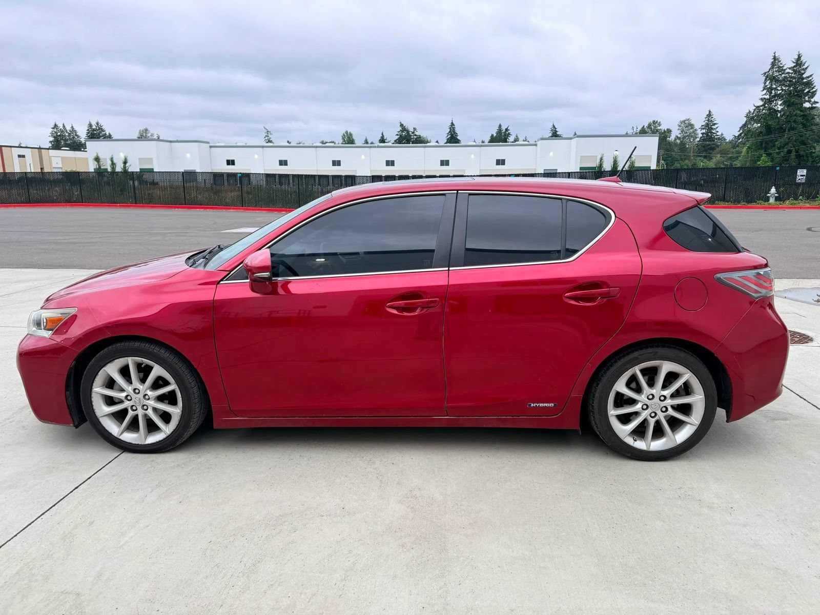 Used 2013 Lexus CT 200h w/ Premium Pkg w/Backup Camera FWD image 2