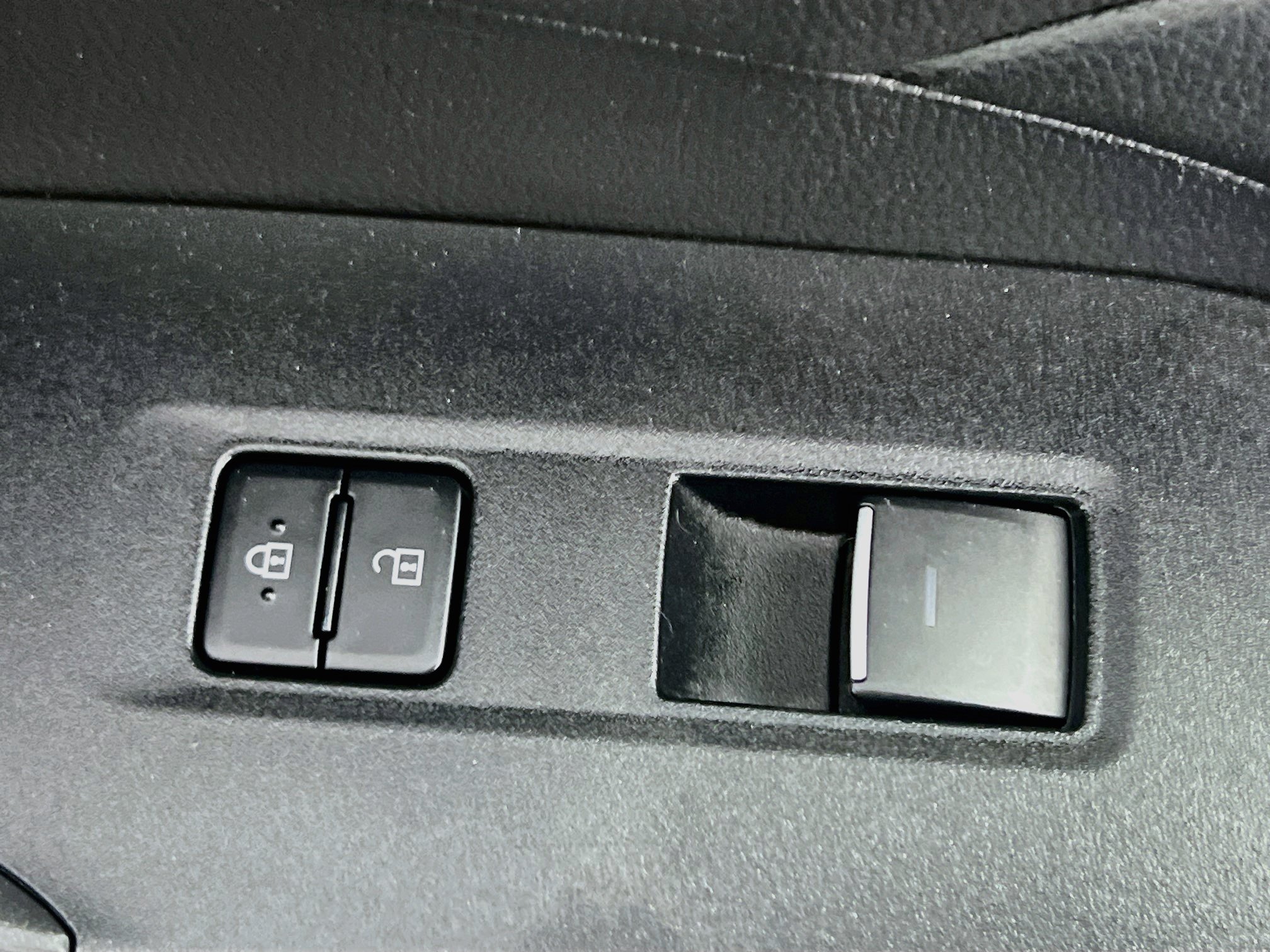 Used 2025 Toyota RAV4 XLE AWD/4WD image 31