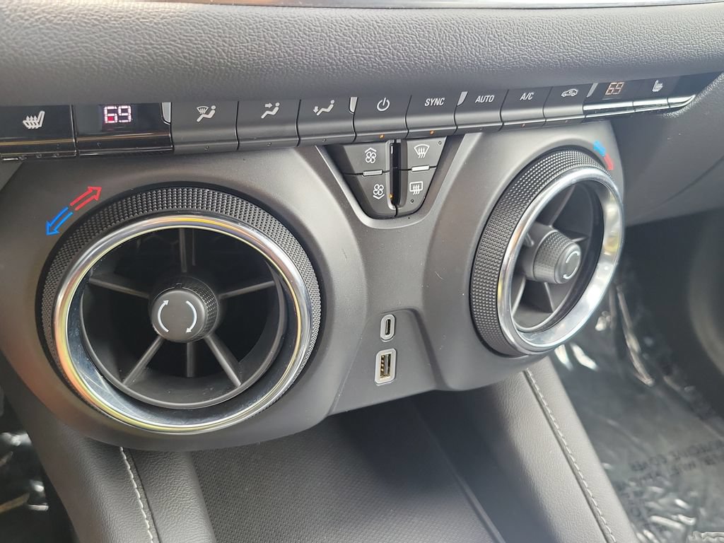 Used 2025 Chevrolet Blazer LT FWD image 35