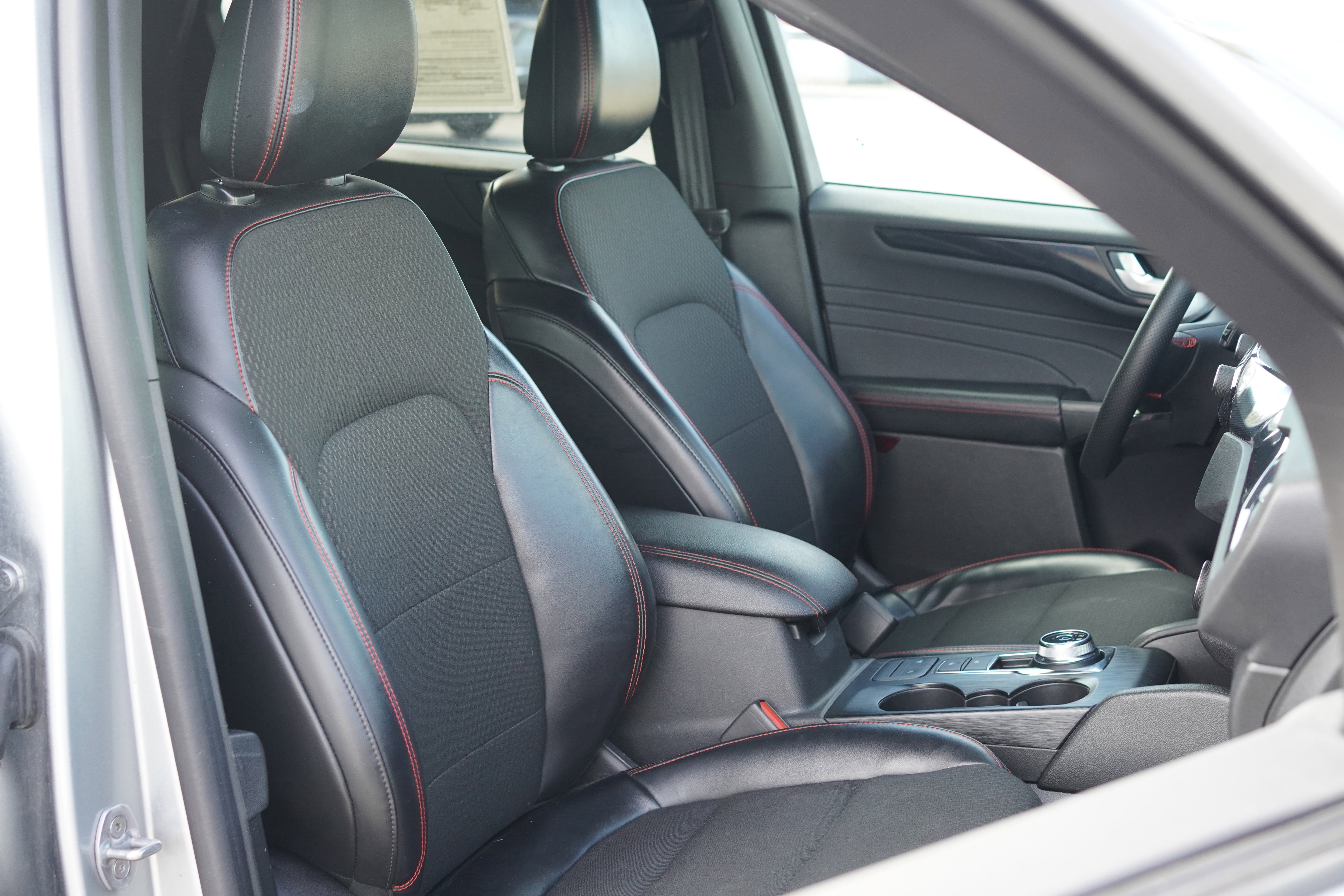 Used 2024 Ford Escape ST-Line image 24