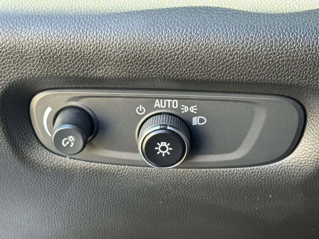 Used 2023 Chevrolet Traverse LT AWD/4WD image 16