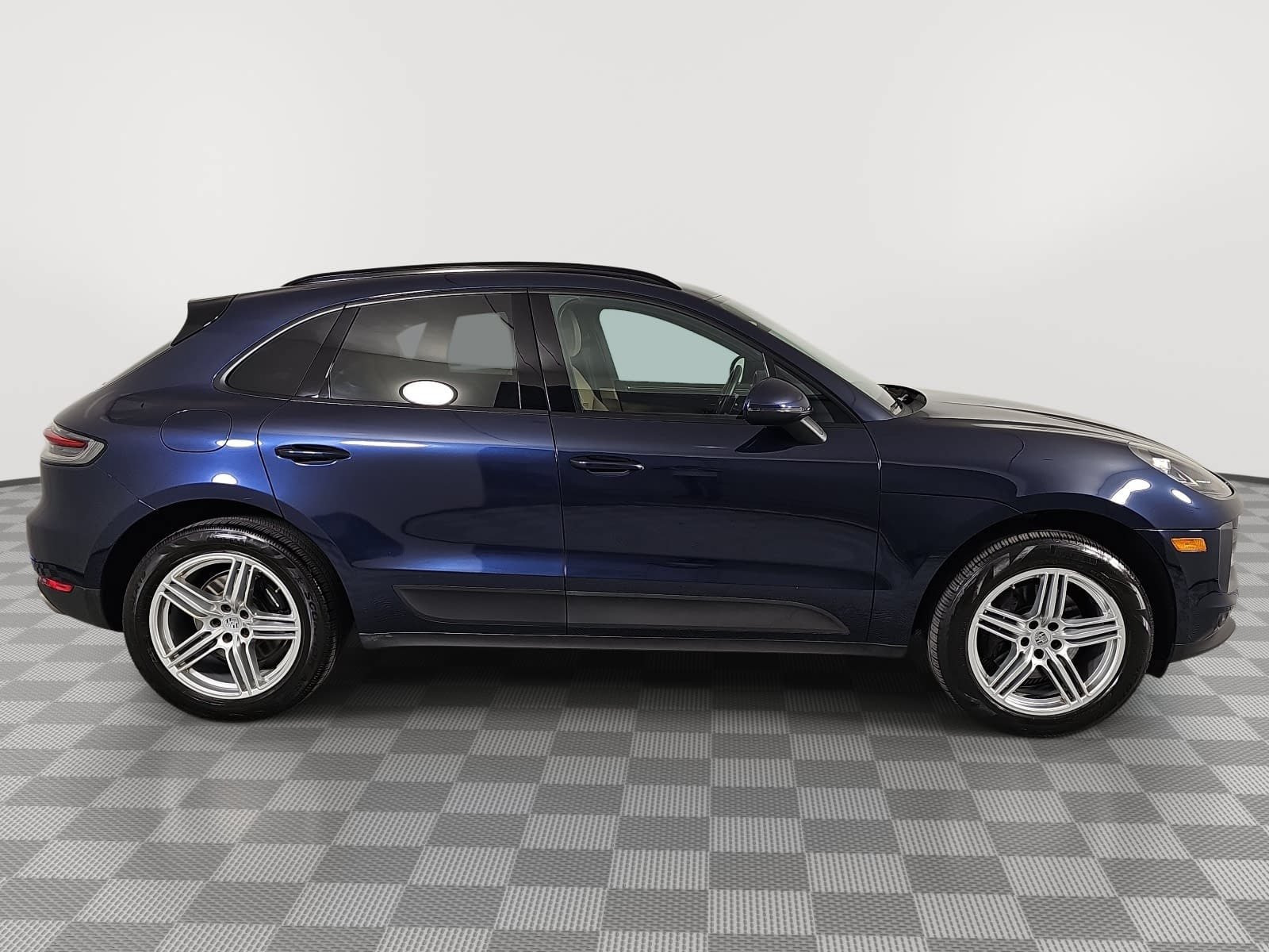 Used 2020 Porsche Macan AWD/4WD image 9