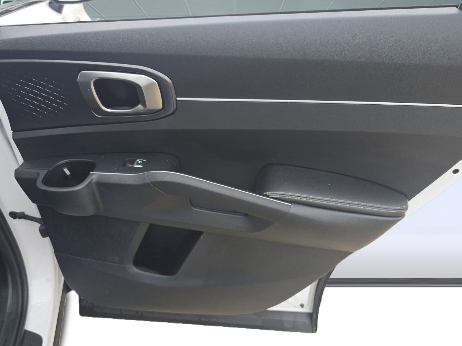 Used 2023 Kia Sorento S w/ Panoramic Sunroof Package image 29