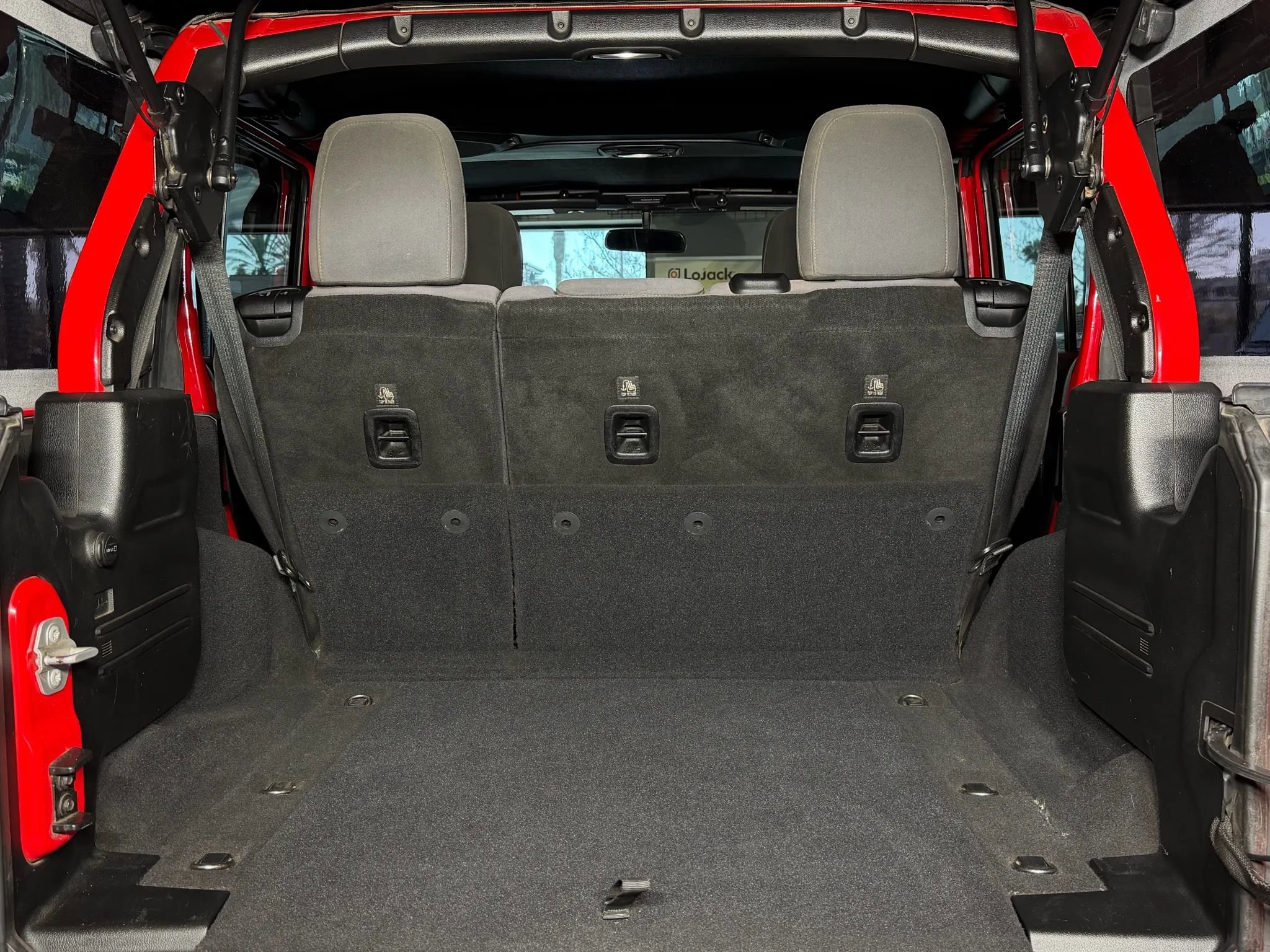 Used 2018 Jeep Wrangler Unlimited Sport image 32