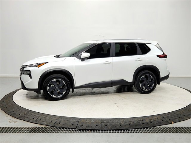 Used 2024 Nissan Rogue SV w/ SV Premium Package image 4