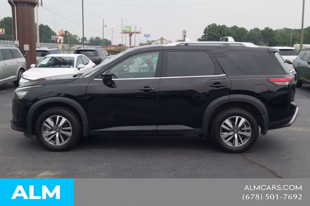 Used 2025 Nissan Pathfinder SL AWD/4WD image 13