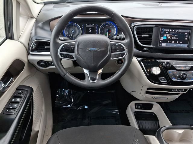 Used 2023 Chrysler Voyager LX image 13