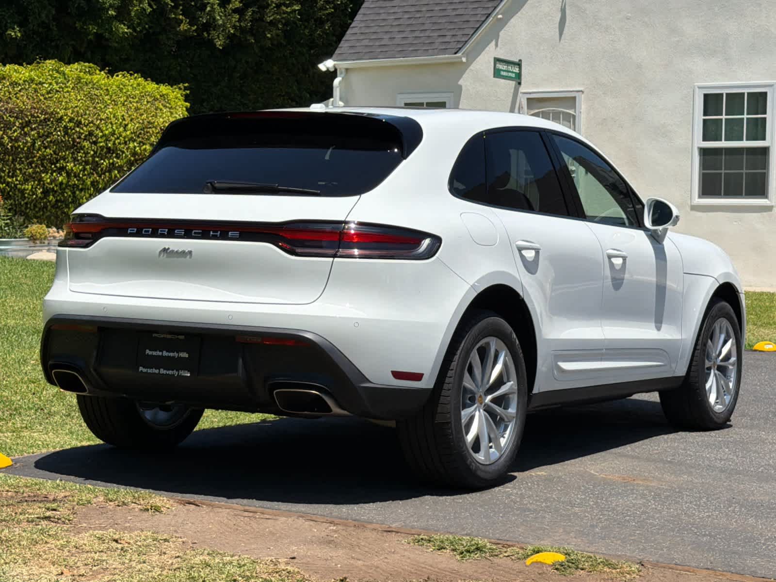 New 2026 Porsche Macan AWD/4WD image 8