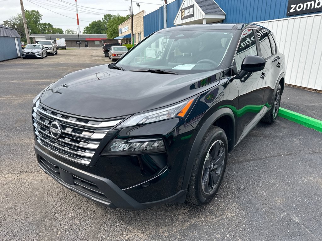 Used 2024 Nissan Rogue SV FWD image 2