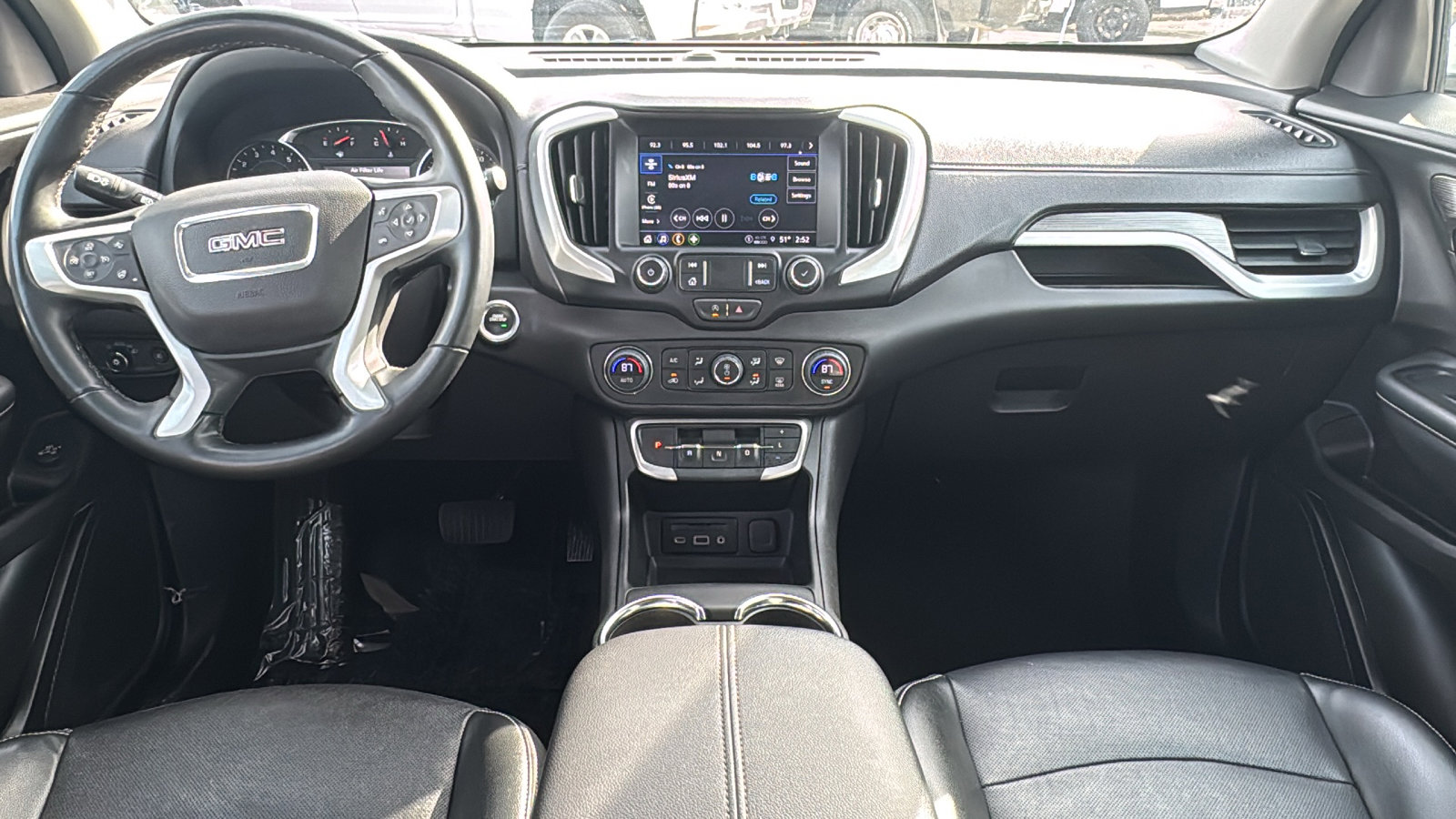 Used 2024 GMC Terrain SLT image 16