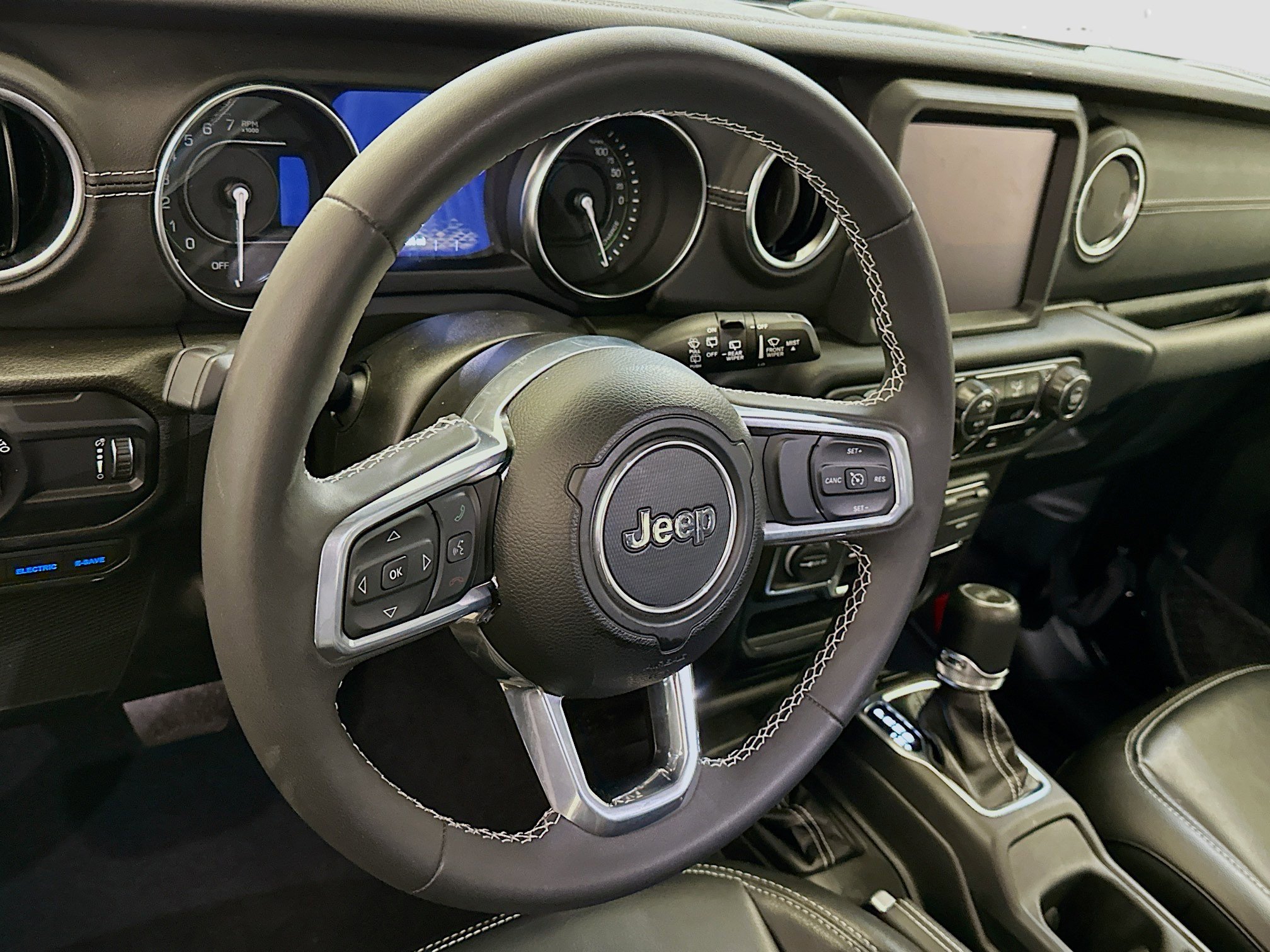 Used 2023 Jeep Wrangler Sahara image 18