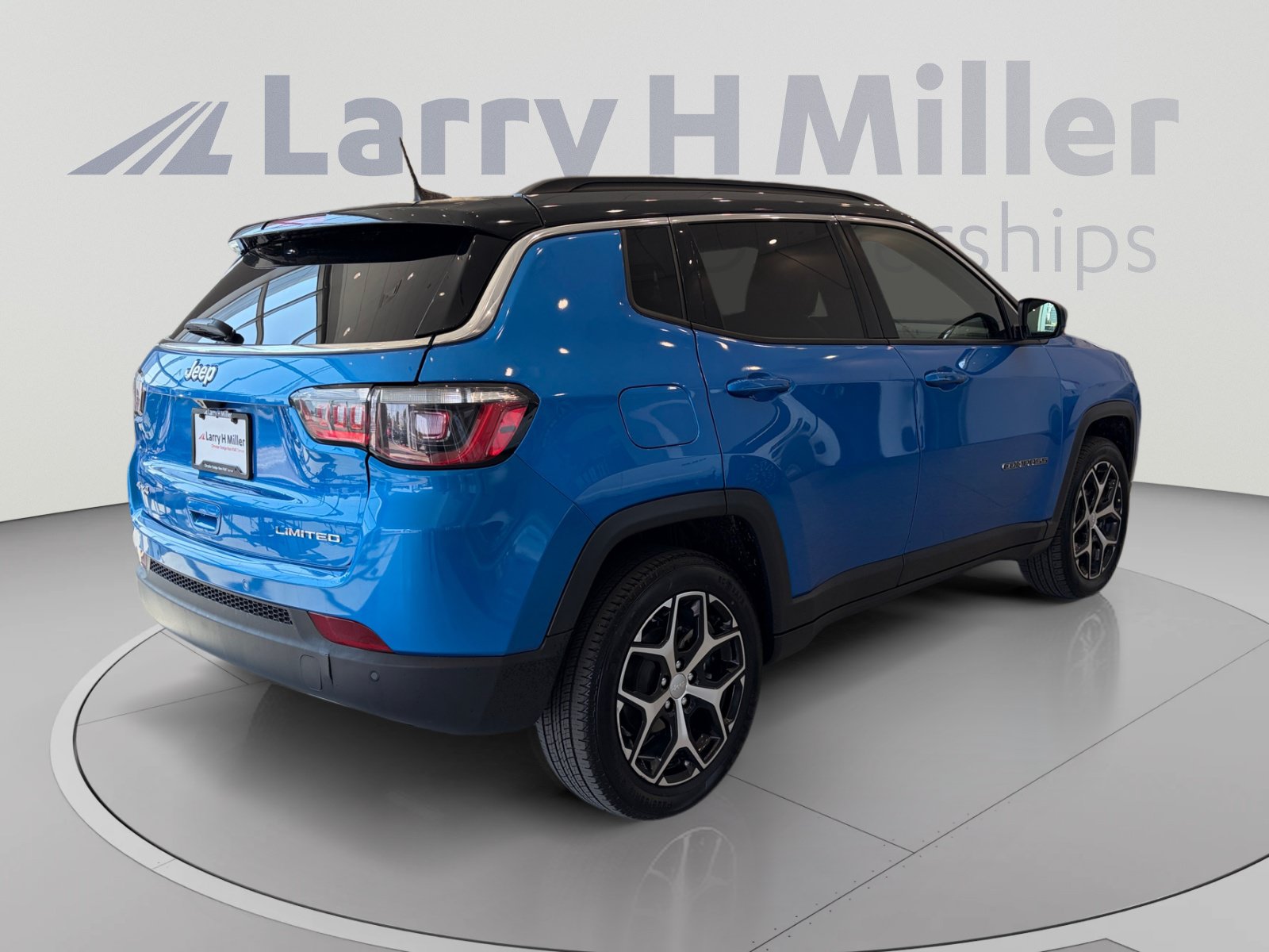 Used 2024 Jeep Compass Limited AWD/4WD image 5