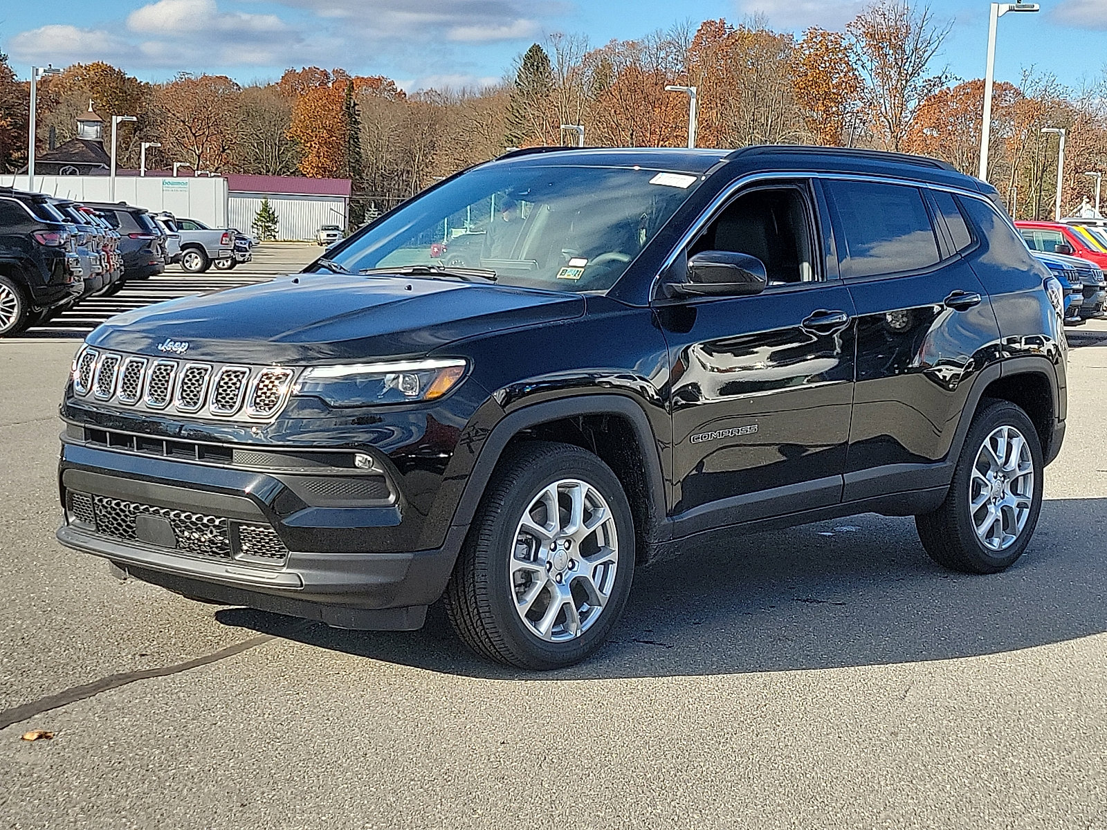 Used 2024 Jeep Compass Latitude w/ Sun and Sound Group image 3