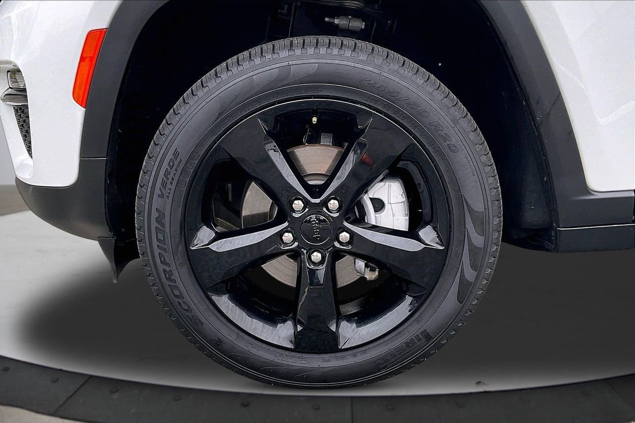 Certified 2025 Jeep Grand Cherokee Limited w/ Black Appearance Package image 35