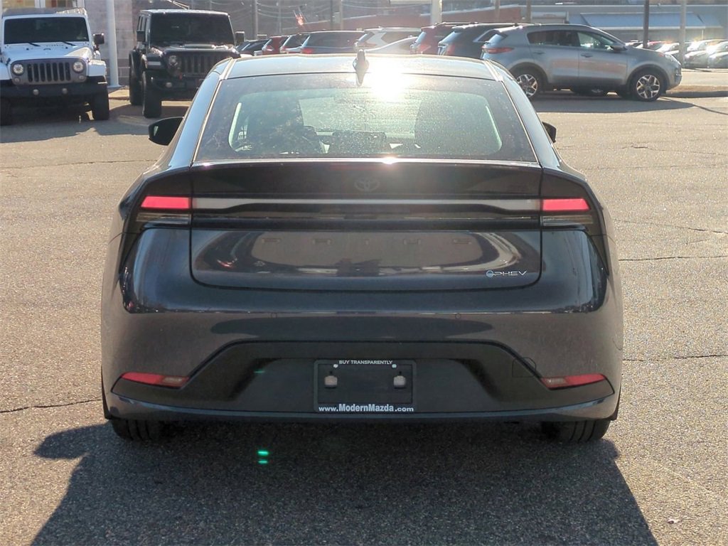 Used 2025 Toyota Prius Plug-In Hybrid image 5