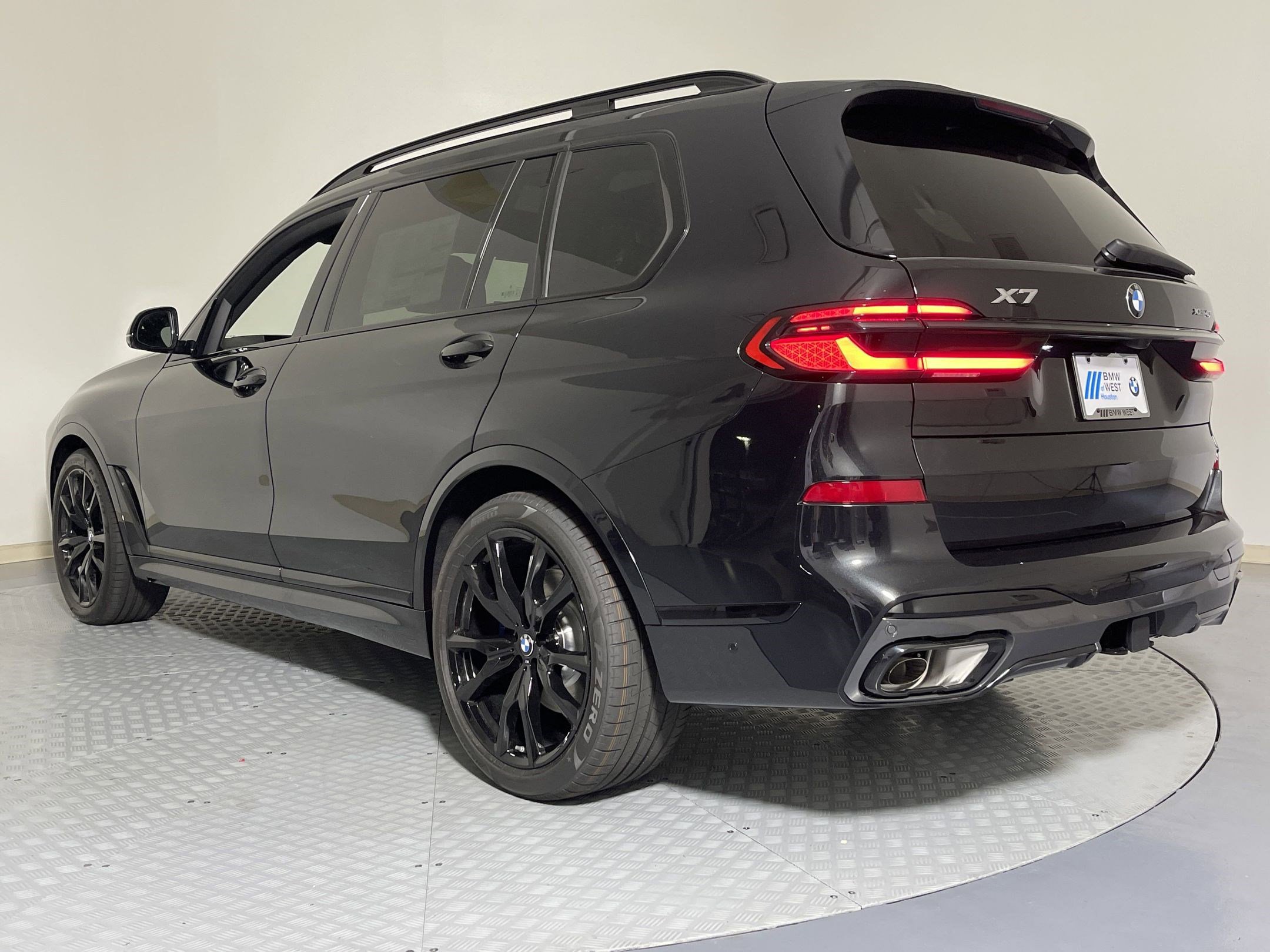 Used 2026 BMW X7 xDrive40i w/ M Sport Package image 3