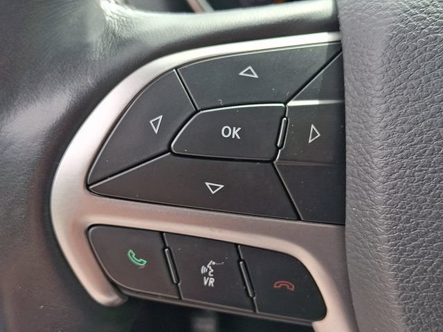 Used 2019 Jeep Grand Cherokee Laredo AWD/4WD image 23