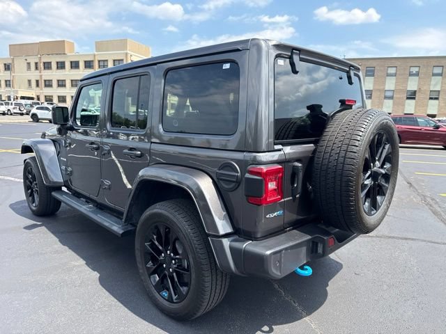 Used 2022 Jeep Wrangler Unlimited Sahara w/ Cold Weather Group AWD/4WD image 21