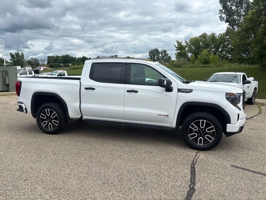 Used 2022 GMC Sierra 1500 AT4 w/ AT4 Premium Package AWD/4WD image 4