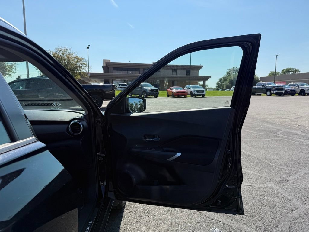 Used 2023 Nissan Kicks SV w/ Exterior Package FWD image 18