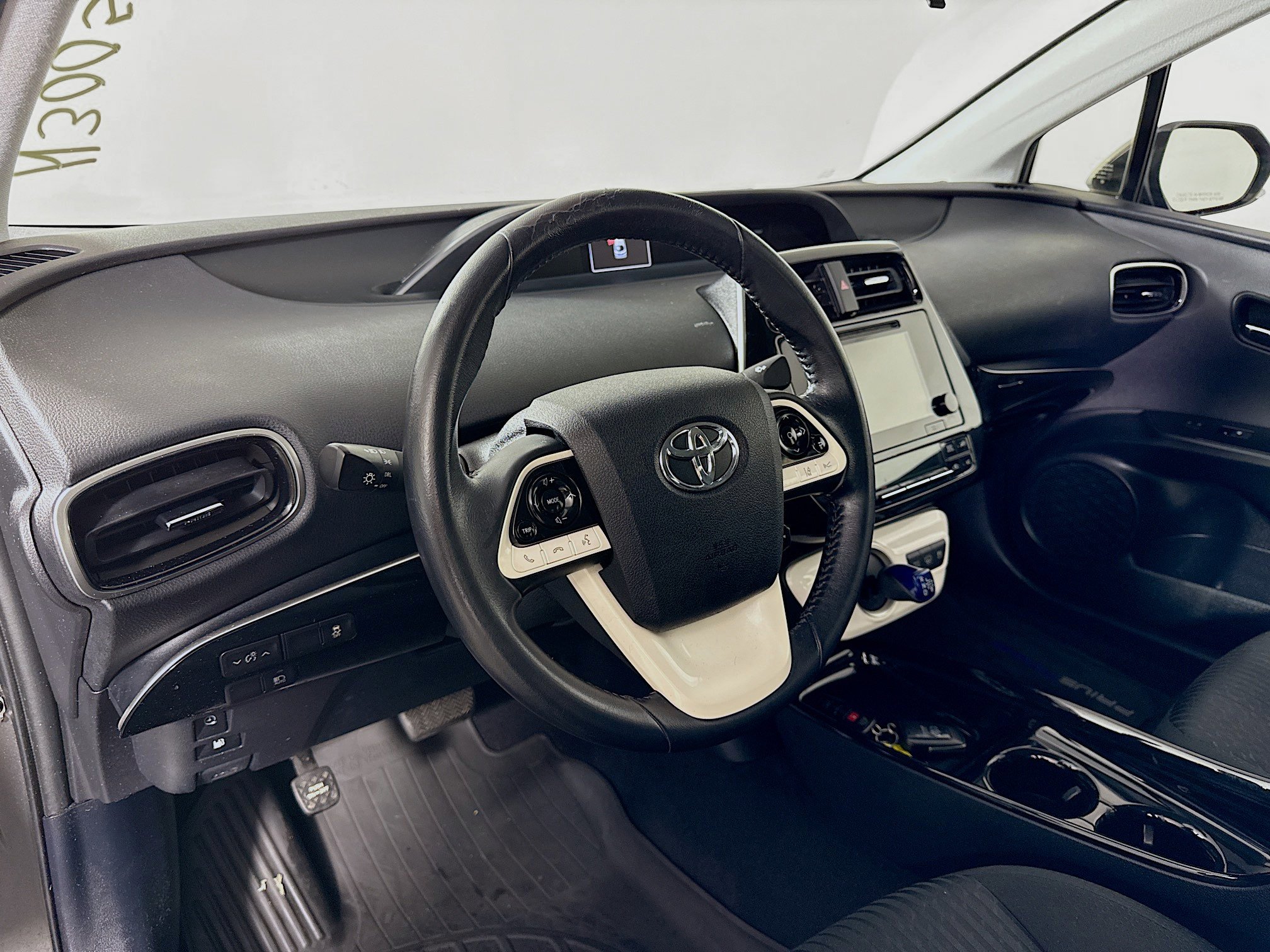 Certified 2017 Toyota Prius Prime Plus FWD image 9