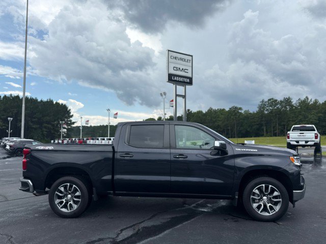 Used 2022 Chevrolet Silverado 1500 LT image 2