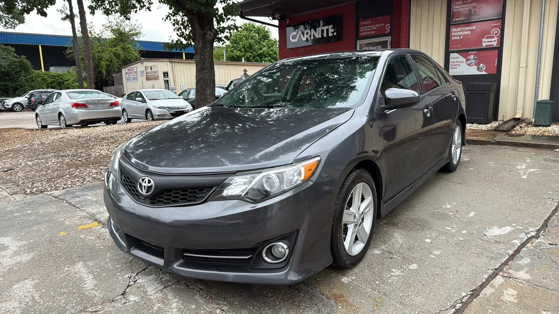 Used 2014 Toyota Camry SE w/ Moonroof Package FWD image 1