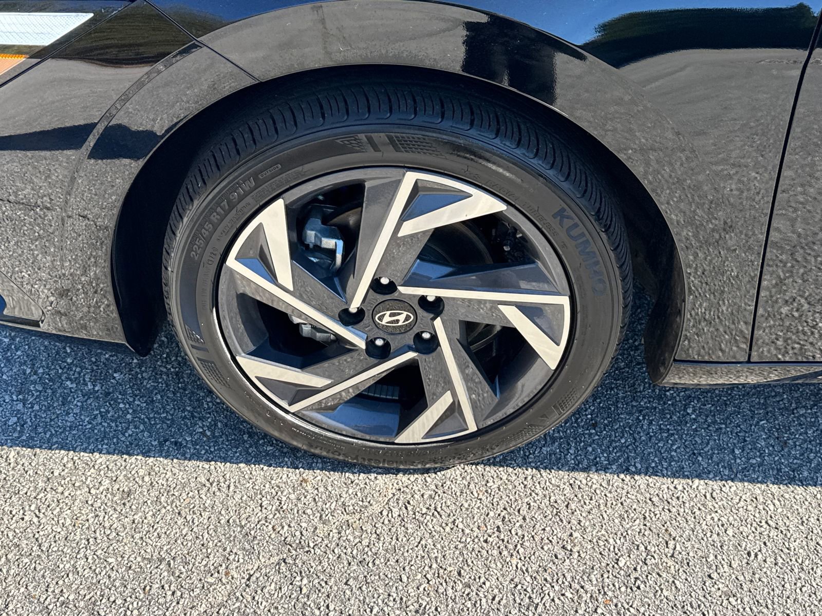 Certified 2025 Hyundai Elantra SEL image 11