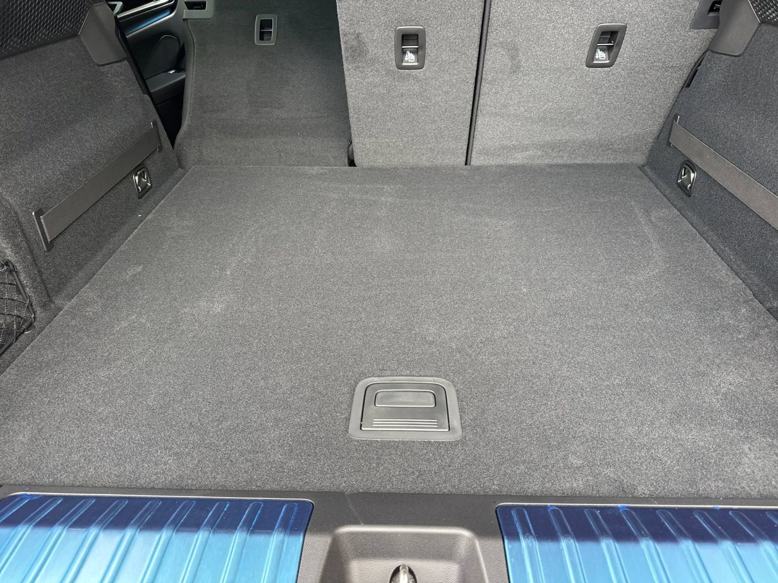 New 2026 Porsche Macan 4S Electric image 16