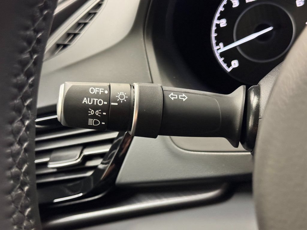 Used 2025 Acura RDX SH-AWD image 22