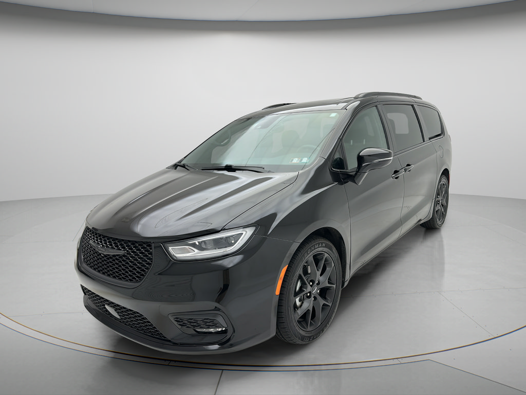 Used 2025 Chrysler Pacifica Limited FWD image 3