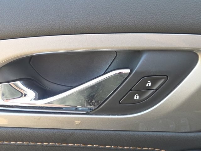 Used 2020 Chevrolet Traverse RS w/ LPO, Floor Liner Package FWD image 23