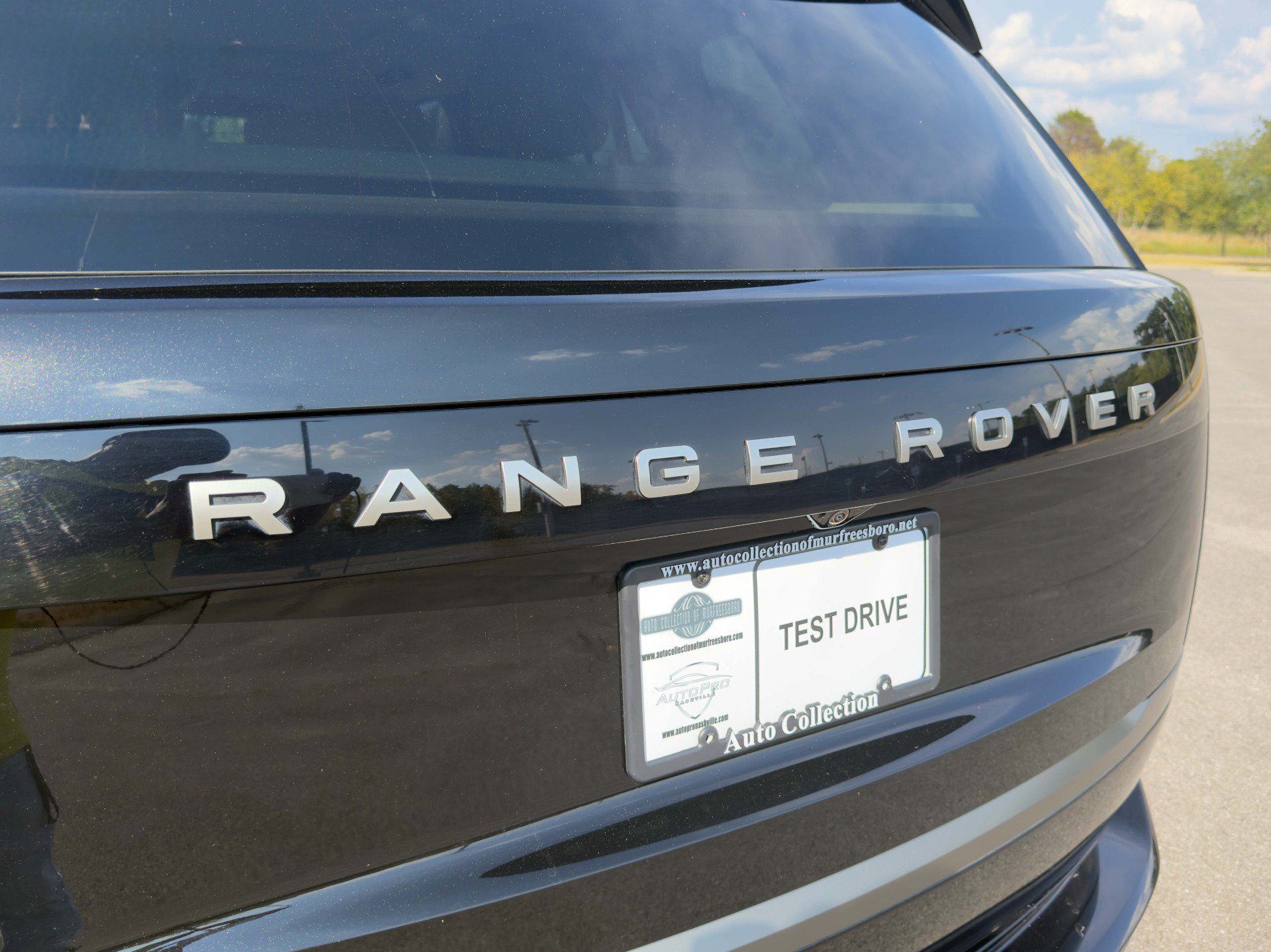 Used 2025 Land Rover Range Rover SE AWD/4WD image 10