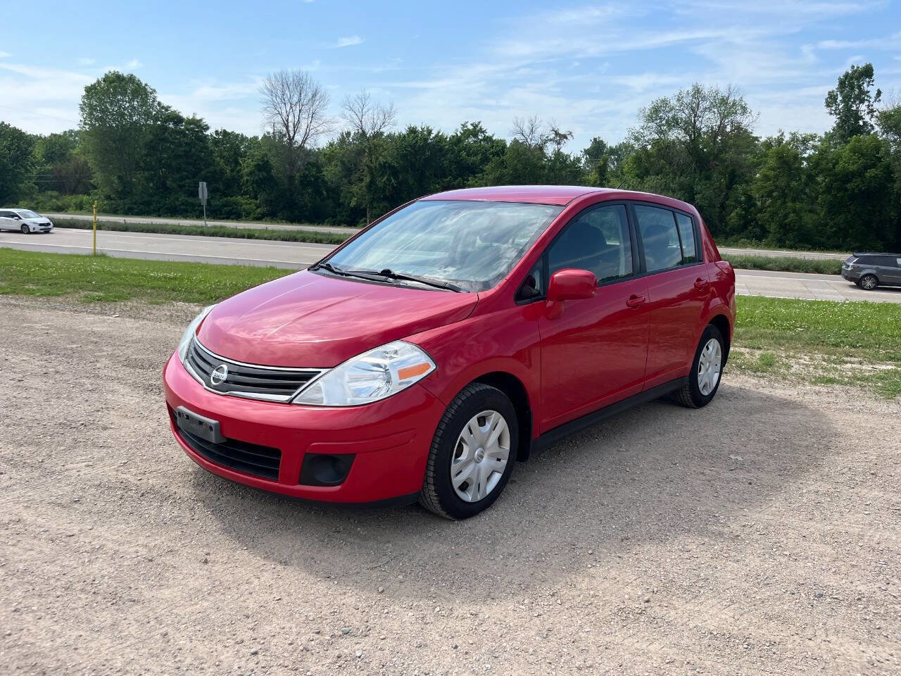 Used 2011 Nissan Versa 1.8 S w/ Plus Pkg image 3