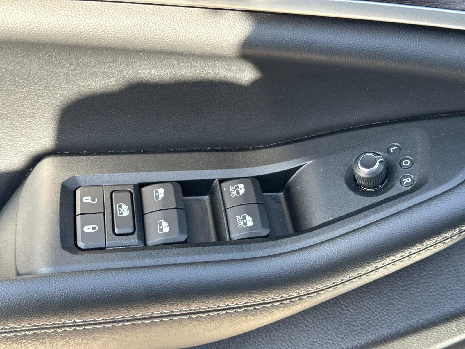 Used 2024 Jeep Grand Cherokee L Limited w/ Luxury Tech Group II image 22