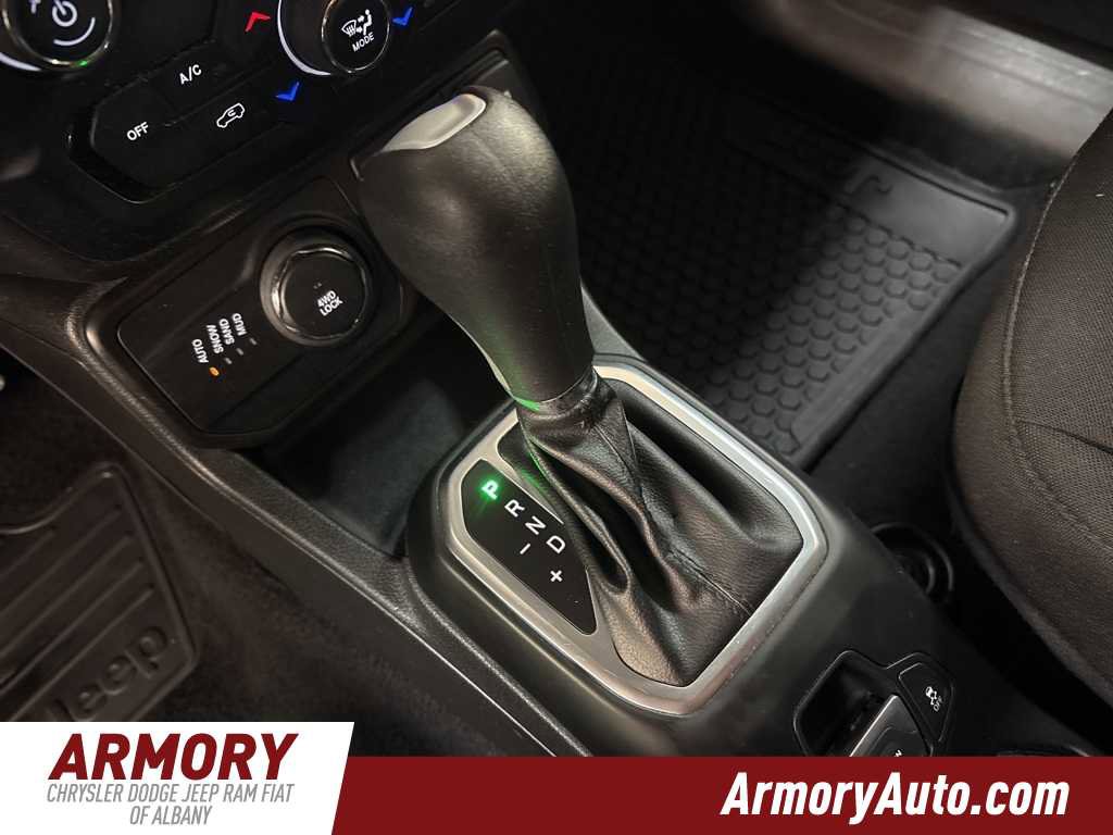 Used 2023 Jeep Renegade Latitude image 21