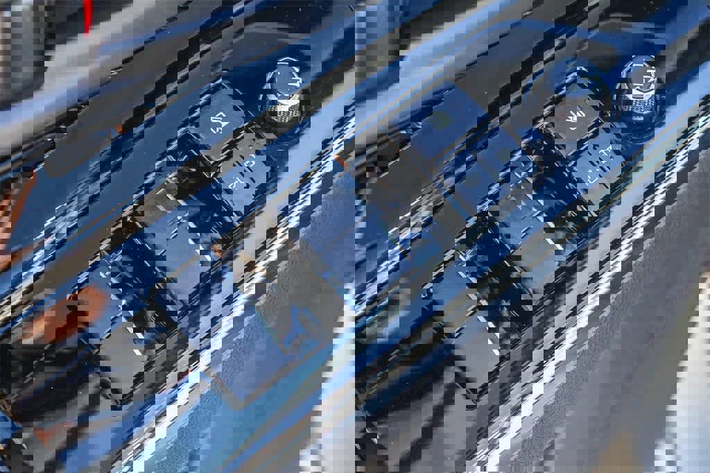 Used 2023 Toyota bZ4X Limited image 28