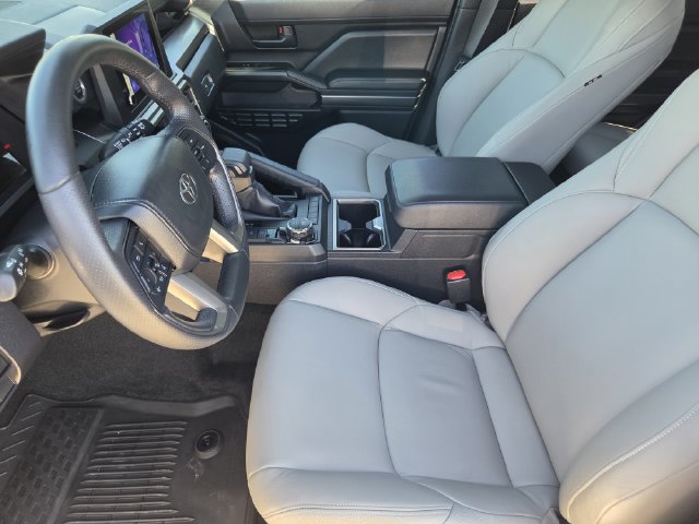Used 2025 Toyota 4Runner SR5 AWD/4WD image 11