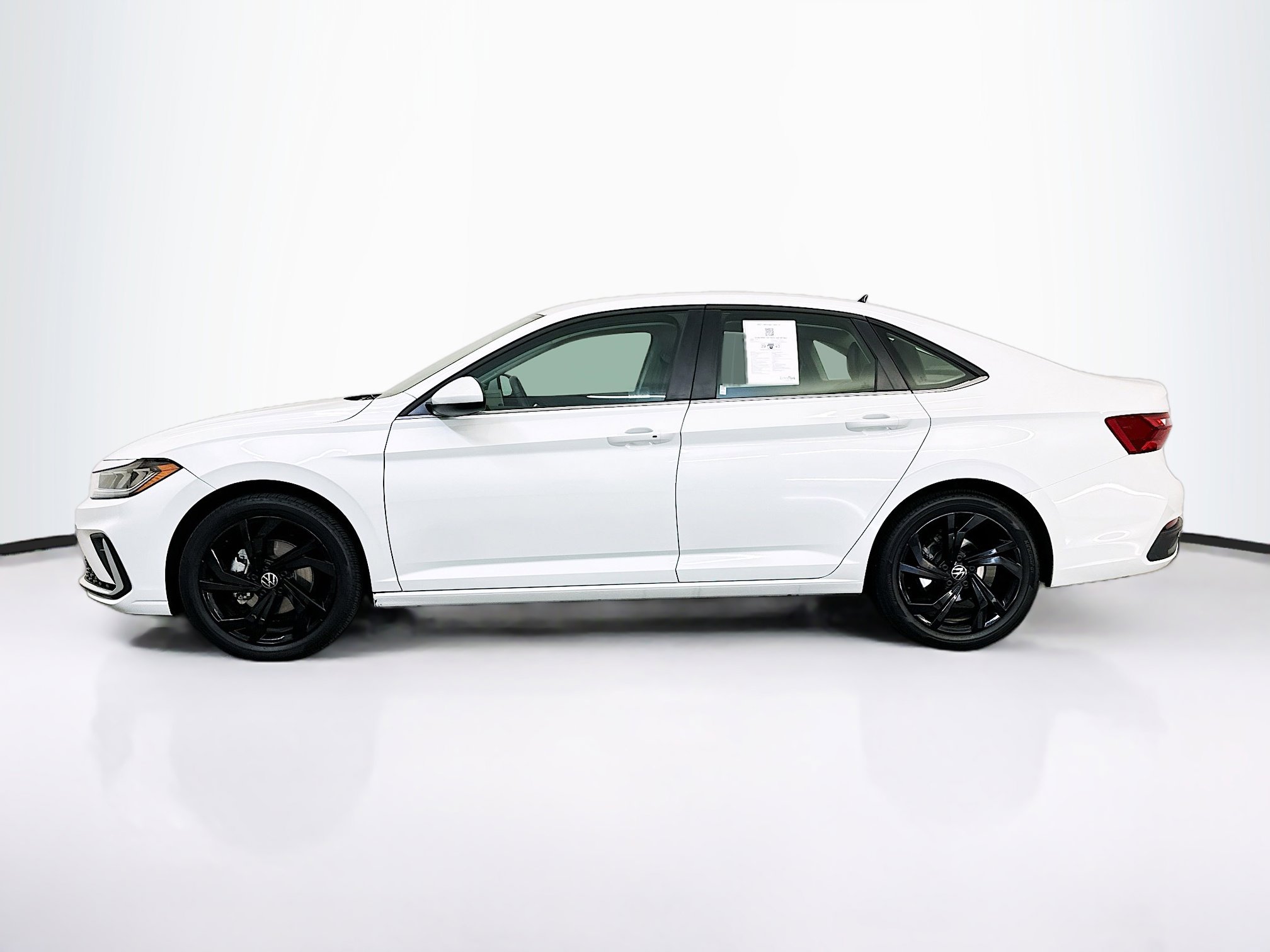 Used 2025 Volkswagen Jetta SE image 4
