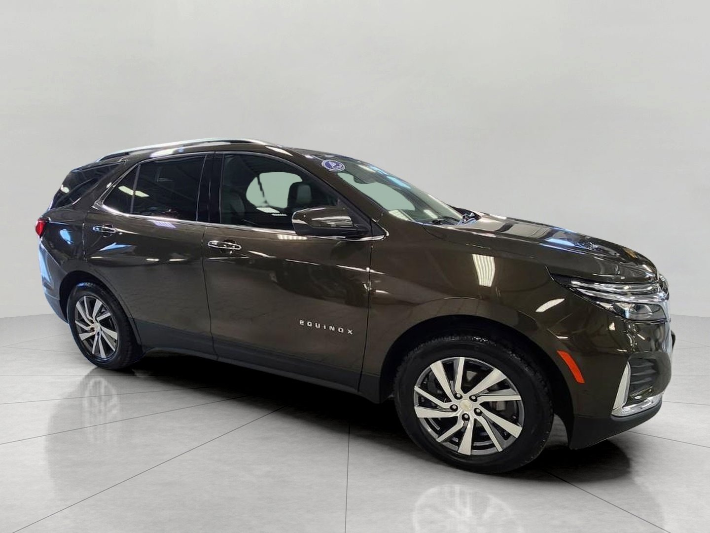 Used 2023 Chevrolet Equinox Premier AWD/4WD image 3