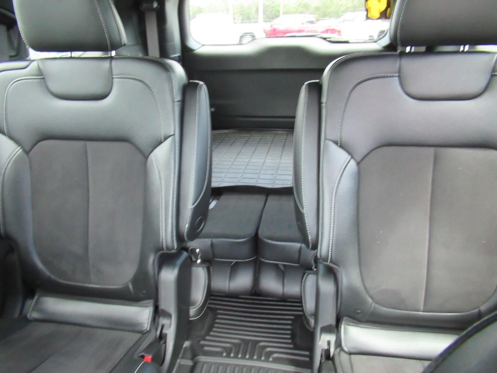 Used 2024 Jeep Grand Cherokee L Laredo AWD/4WD image 19