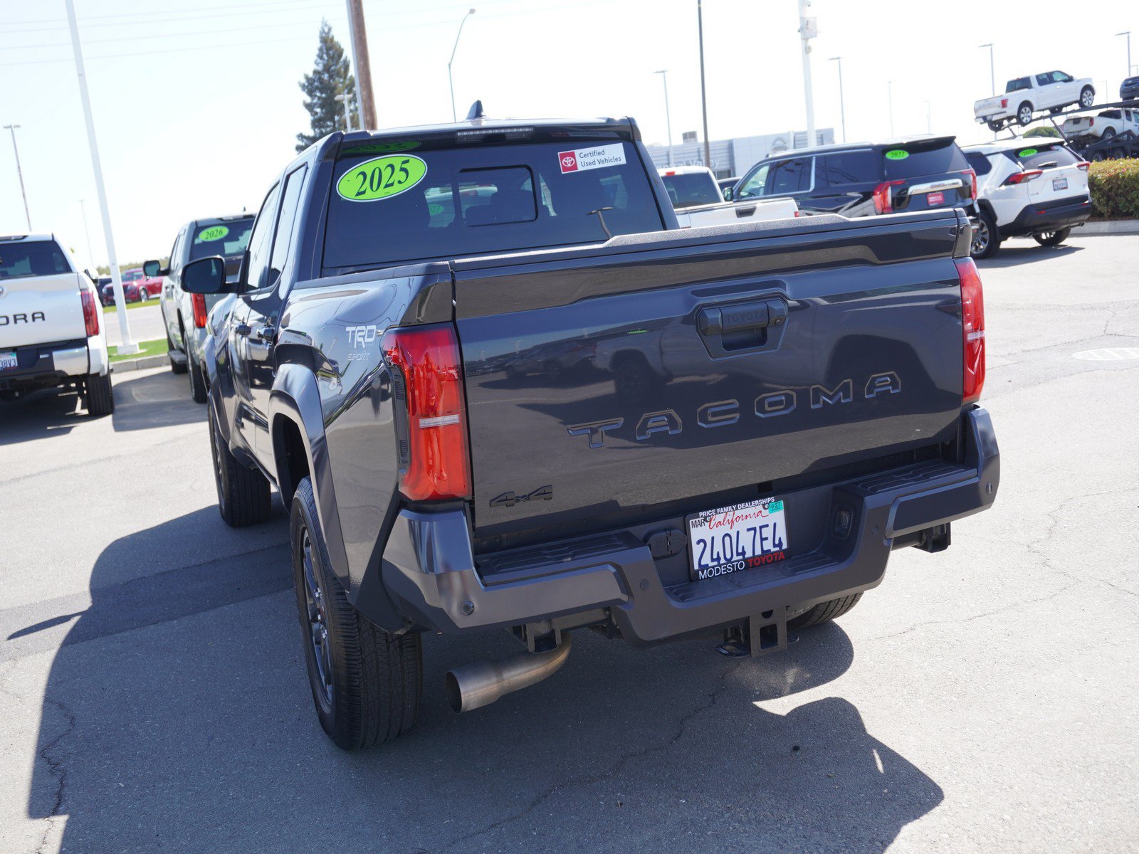 Used 2025 Toyota Tacoma TRD Sport w/ TRD Sport Upgrade Package AWD/4WD image 9
