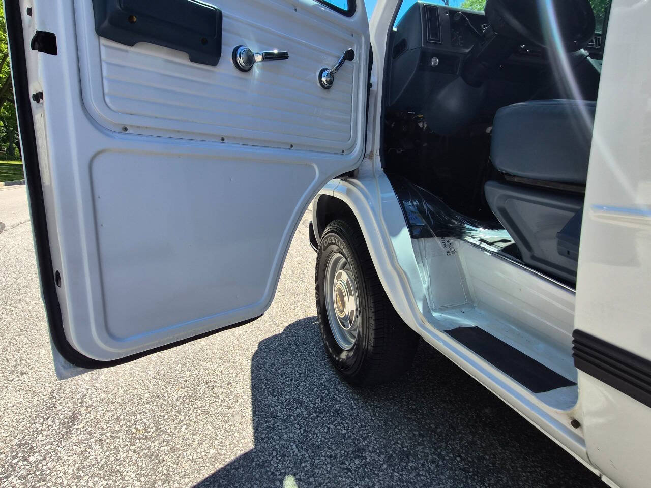 Used 1995 Chevrolet G20 RWD image 19