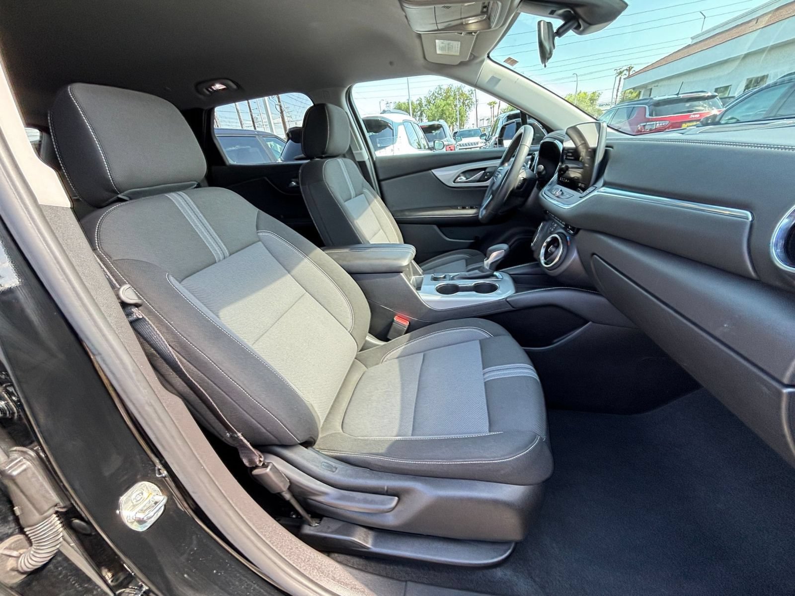 Used 2025 Chevrolet Blazer LT FWD image 37